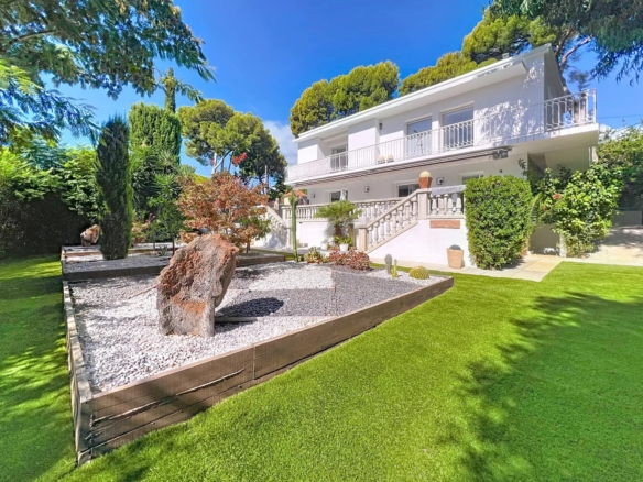 4 Bedroom Villa/House in Cap D Antibes 6