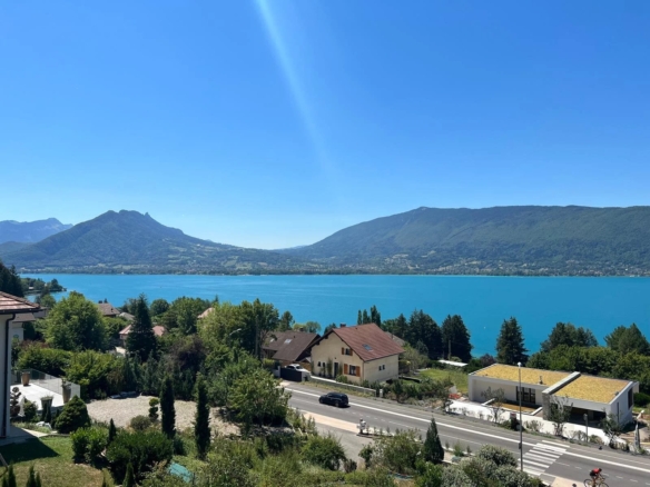 3 Bedroom Apartment in Veyrier Du Lac 3