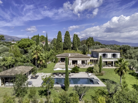 8 Bedroom Villa/House in Valbonne 34