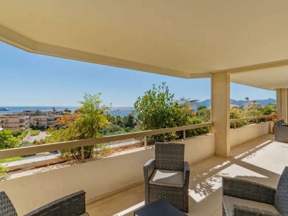 3 Bedroom Apartment in Cannes 14