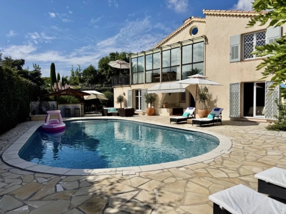 5 Bedroom Villa/House in Juan Les Pins 34