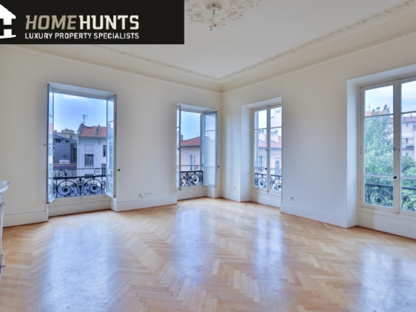 4 Bedroom Apartment in Nice - City 24