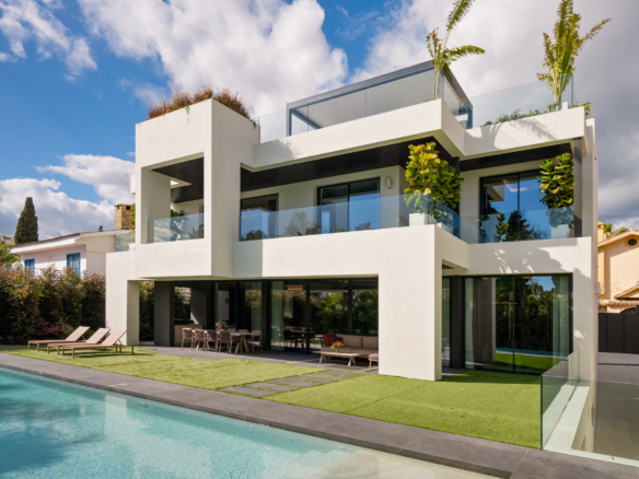 5 Bedroom Villa/House in The Golden Mile 32