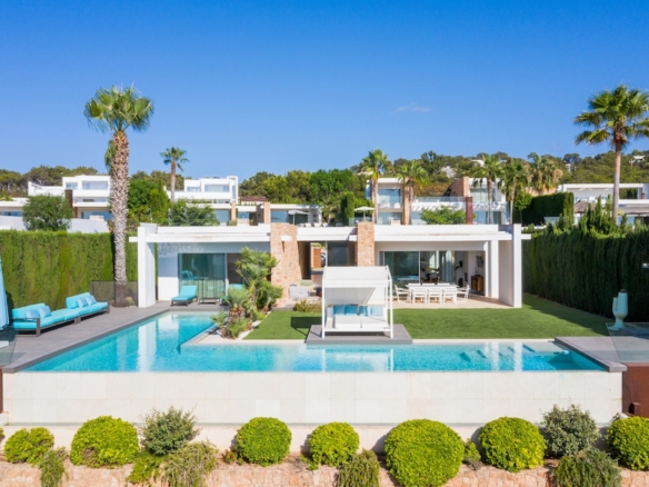 5 Bedroom Villa/House in Cala Comte 12