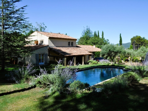 6 Bedroom Villa/House in Lourmarin 2