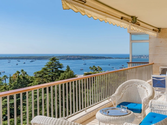 2 Bedroom Apartment in Cannes 2