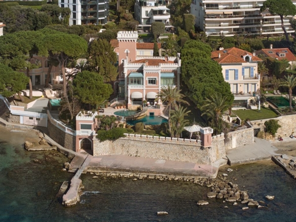 9 Bedroom Villa/House in Cap D Antibes 8