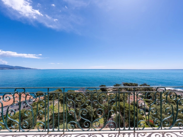 3 Bedroom Apartment in Roquebrune Cap Martin 10
