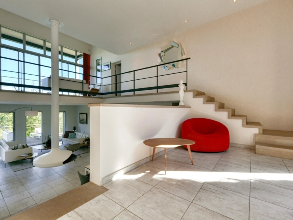 4 Bedroom Villa/House in Uzes 3