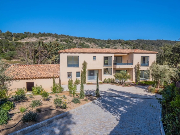 4 Bedroom Villa/House in Plan De La Tour 12