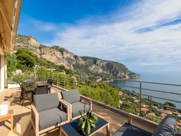 4 Bedroom Villa/House in Eze 14