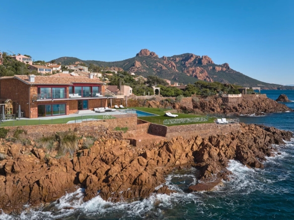 Villa/House For Sale in Agay 34