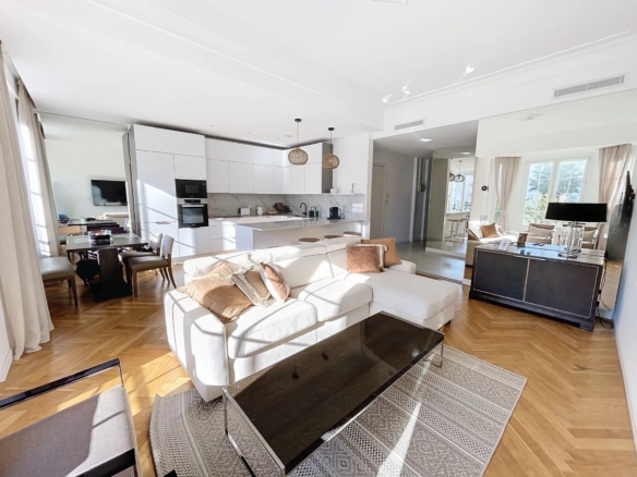 3 Bedroom Apartment in Cannes 12