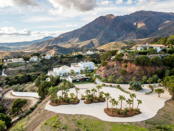 7 Bedroom Villa/House in Estepona 12