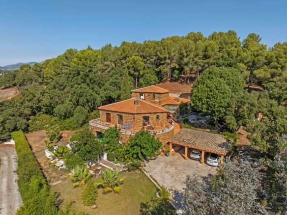 7 Bedroom Villa/House in Hyeres 10