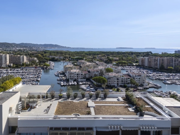 4 Bedroom Apartment in Mandelieu La Napoule 34