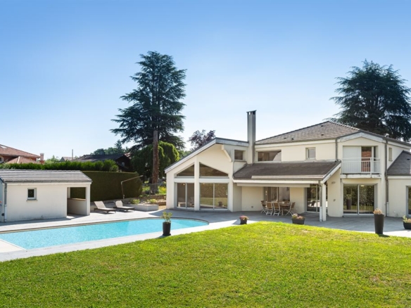 5 Bedroom Villa/House in Nernier 8
