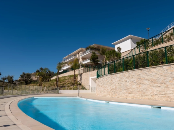 4 Bedroom Apartment in Le Cannet 28