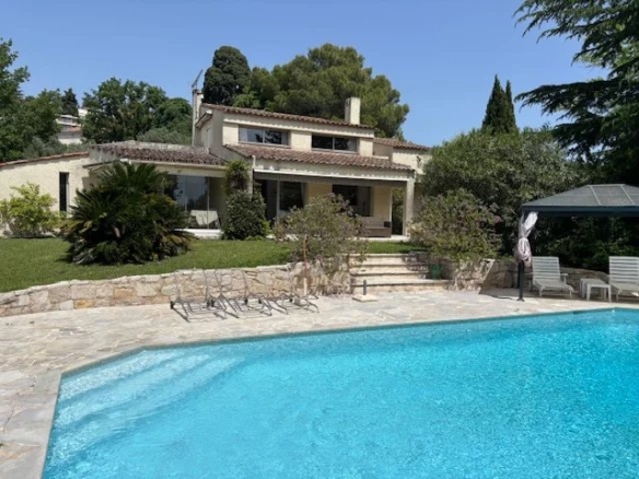 4 Bedroom Villa/House in Grasse 7