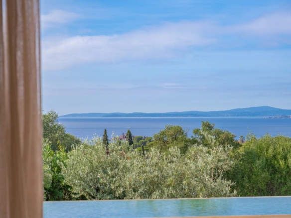 5 Bedroom Villa/House in St Raphael 6