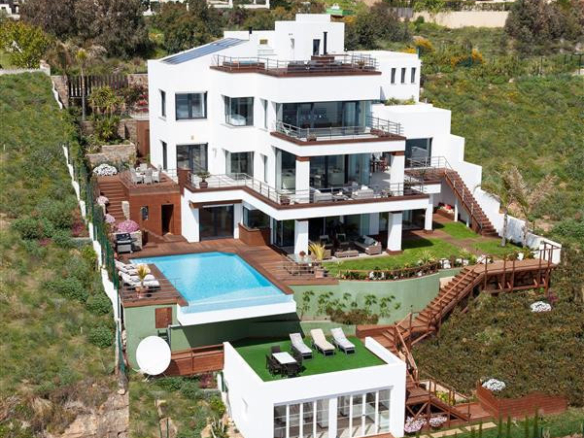 5 Bedroom Villa/House in La Duquesa 16