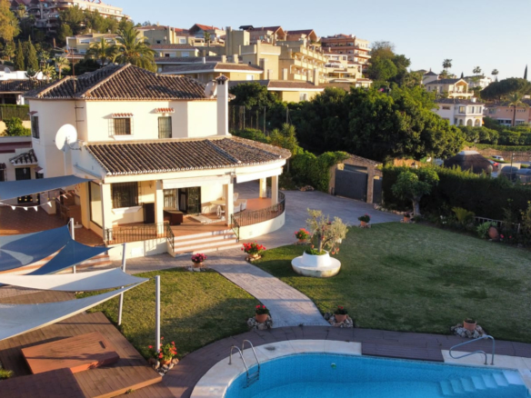 6 Bedroom Villa/House in Nueva Andalucía 28