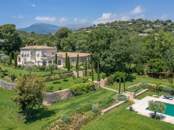 8 Bedroom Villa/House in La Colle Sur Loup 24