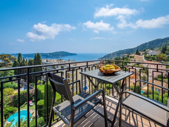 2 Bedroom Apartment in Villefranche Sur Mer 5
