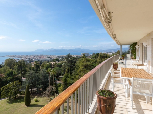 4 Bedroom Apartment in Cannes 36