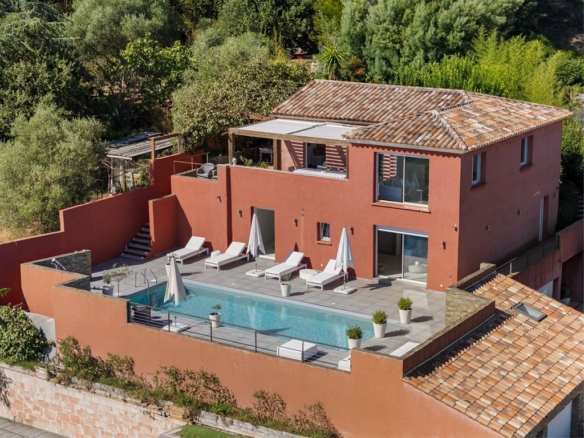 2 Bedroom Villa/House in Les Adrets De L Esterel 2