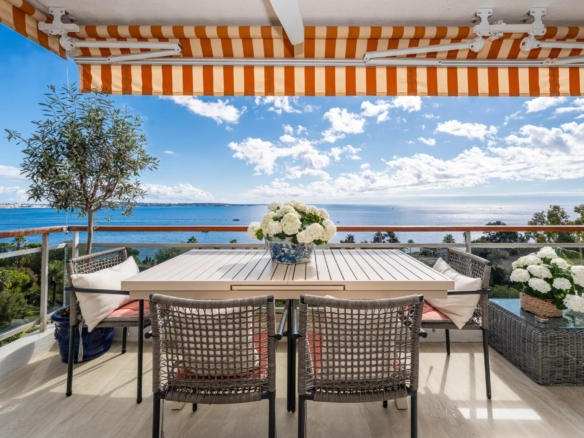 3 Bedroom Apartment in Le Golfe Juan 12