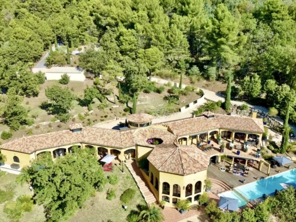 6 Bedroom Villa/House in Bargemon 16