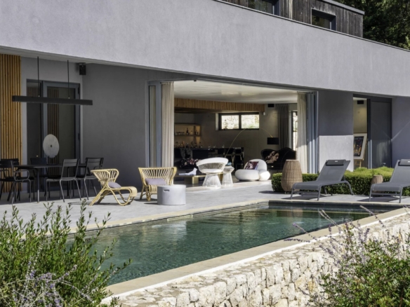 4 Bedroom Villa/House in Valbonne 32