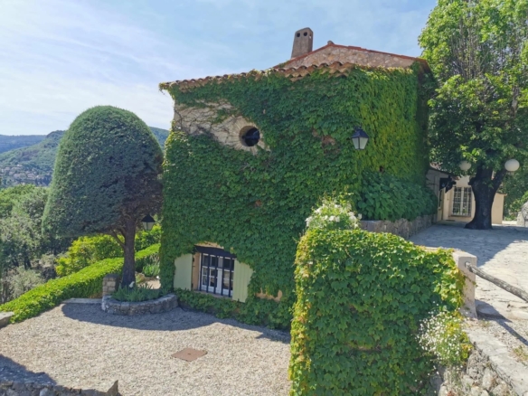 7 Bedroom Villa/House in Tourrettes Sur Loup 24