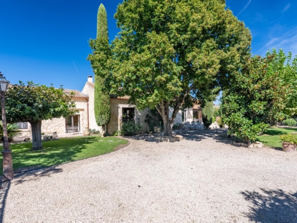 4 Bedroom Villa/House in Molleges 4