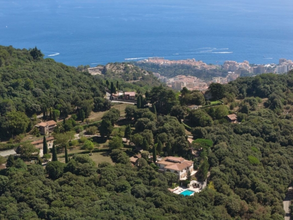 7 Bedroom Villa/House in La Turbie 12