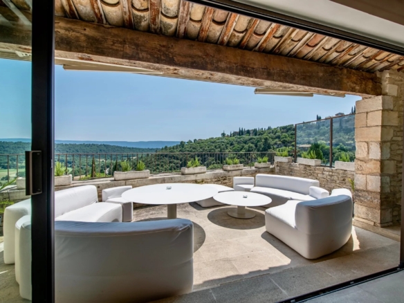 6 Bedroom Villa/House in Gordes 10
