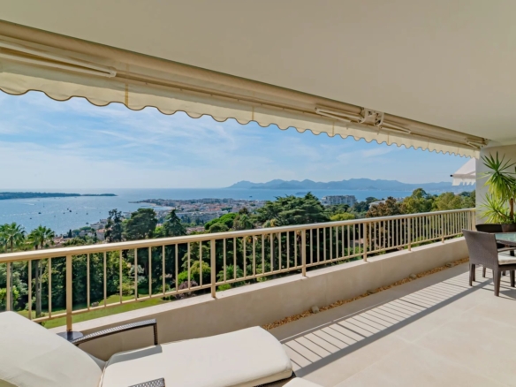 2 Bedroom Apartment in Cannes 8