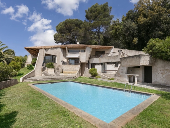 4 Bedroom Villa/House in Biot 28