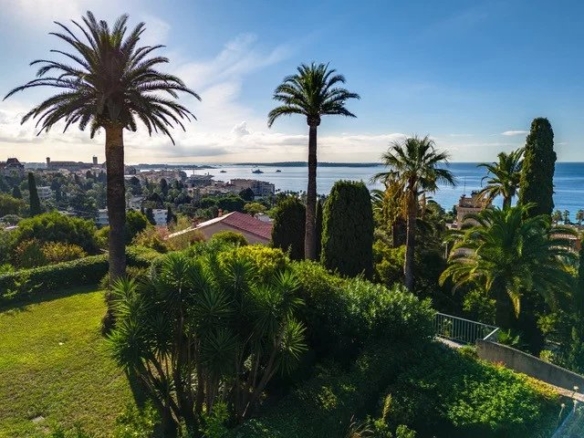 3 Bedroom Apartment in Cannes 14