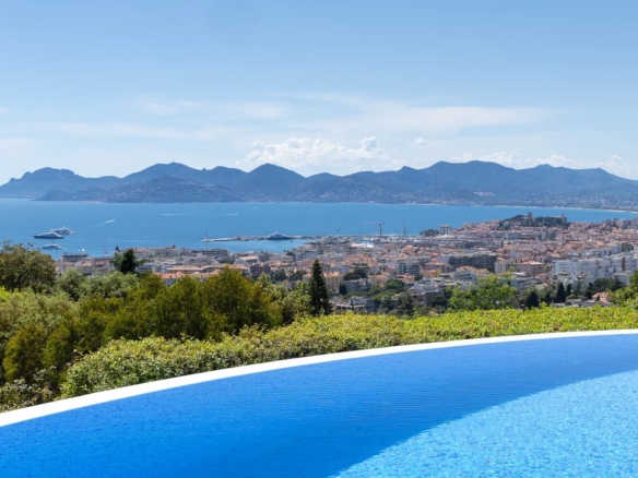 6 Bedroom Villa/House in Cannes 5