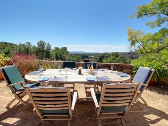 5 Bedroom Villa/House in Callas 6