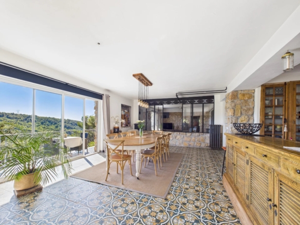 4 Bedroom Villa/House in Vence 3