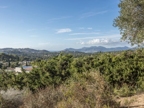 2 Bedroom Villa/House in Mougins 5