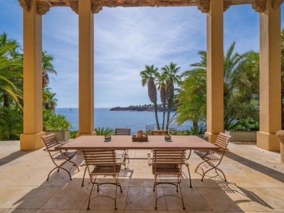 5 Bedroom Villa/House in St Raphael 12