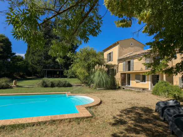 6 Bedroom Villa/House in Villecroze 2