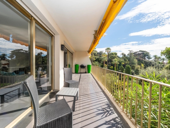 2 Bedroom Apartment in Cannes 7