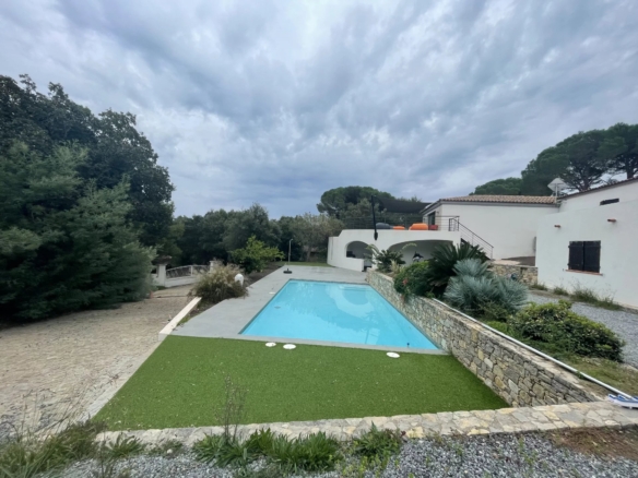 6 Bedroom Villa/House in Bormes Les Mimosas 32