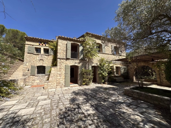 5 Bedroom Villa/House in St Remy De Provence 3