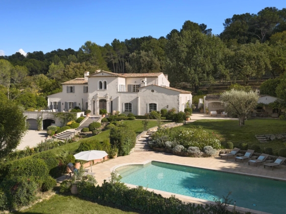8 Bedroom Villa/House in Valbonne 18